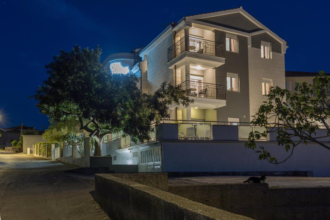 Island Resort Mihaela - Happy Rentals โตรกีร์ ภายนอก รูปภาพ