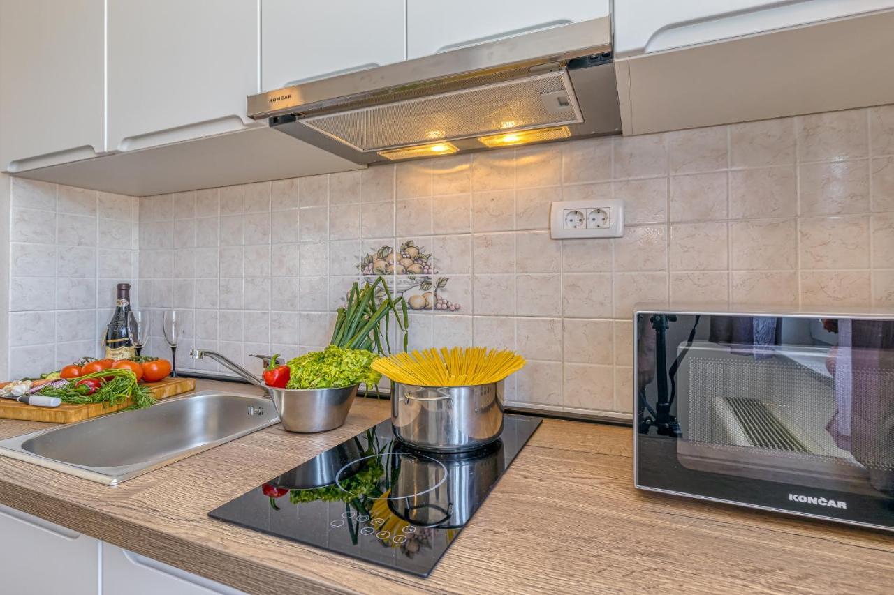 Island Resort Mihaela - Happy Rentals โตรกีร์ ภายนอก รูปภาพ