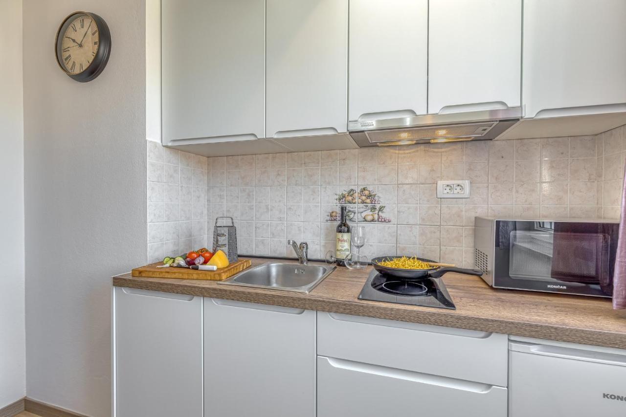 Island Resort Mihaela - Happy Rentals โตรกีร์ ภายนอก รูปภาพ