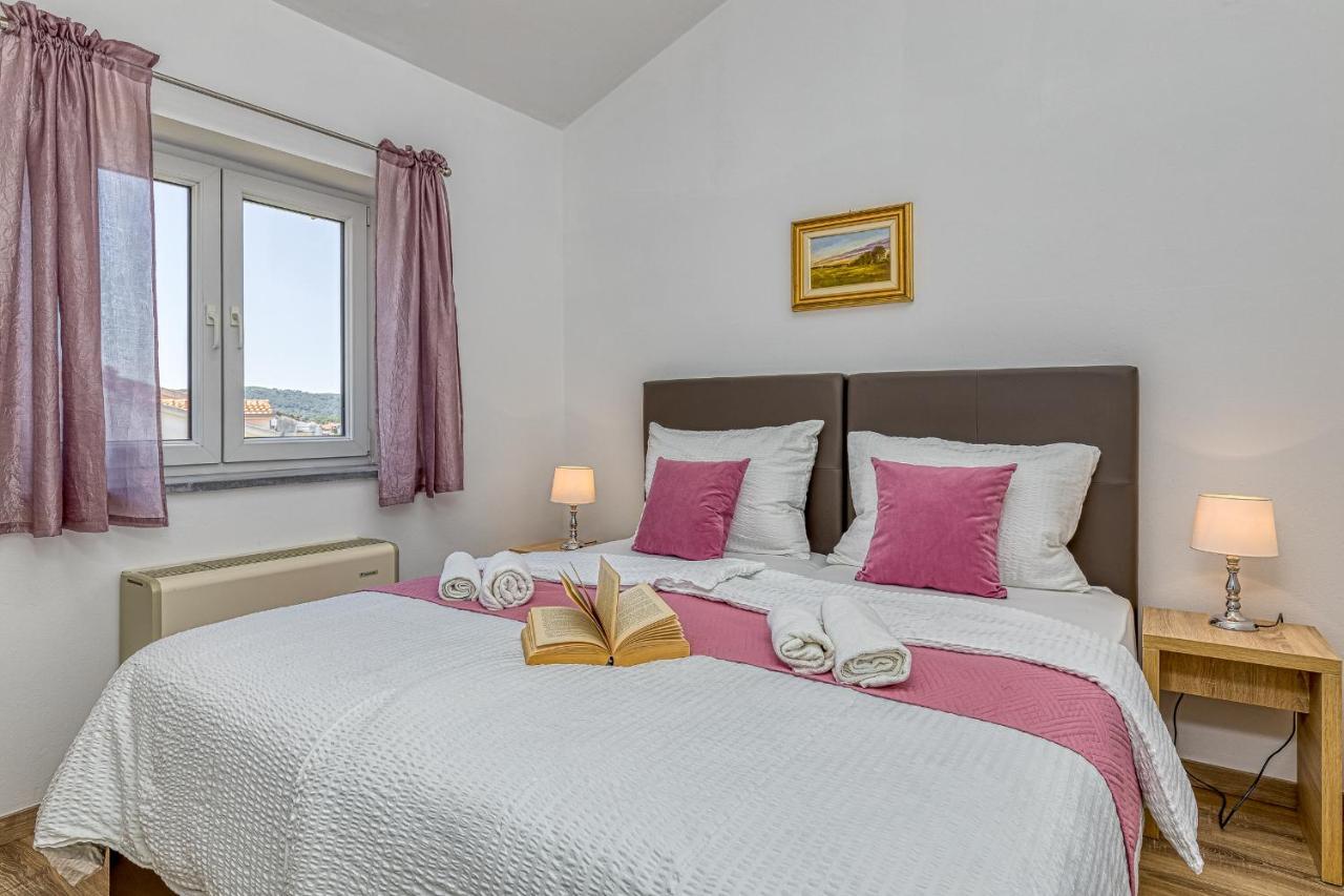 Island Resort Mihaela - Happy Rentals โตรกีร์ ภายนอก รูปภาพ